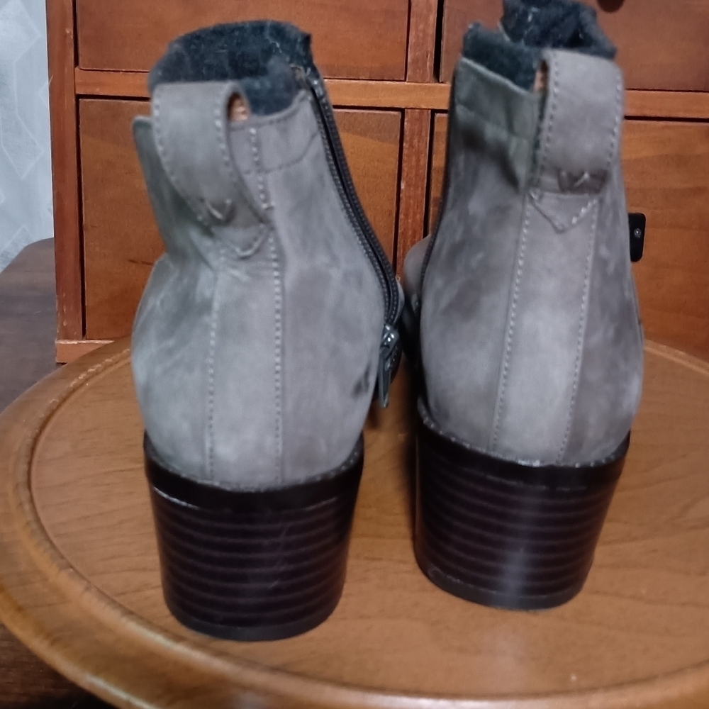 Vionic Boots Joslyn Womens 7 Gray Suede Side Zip Orthotic Ankle Booties - Picture 2 of 7